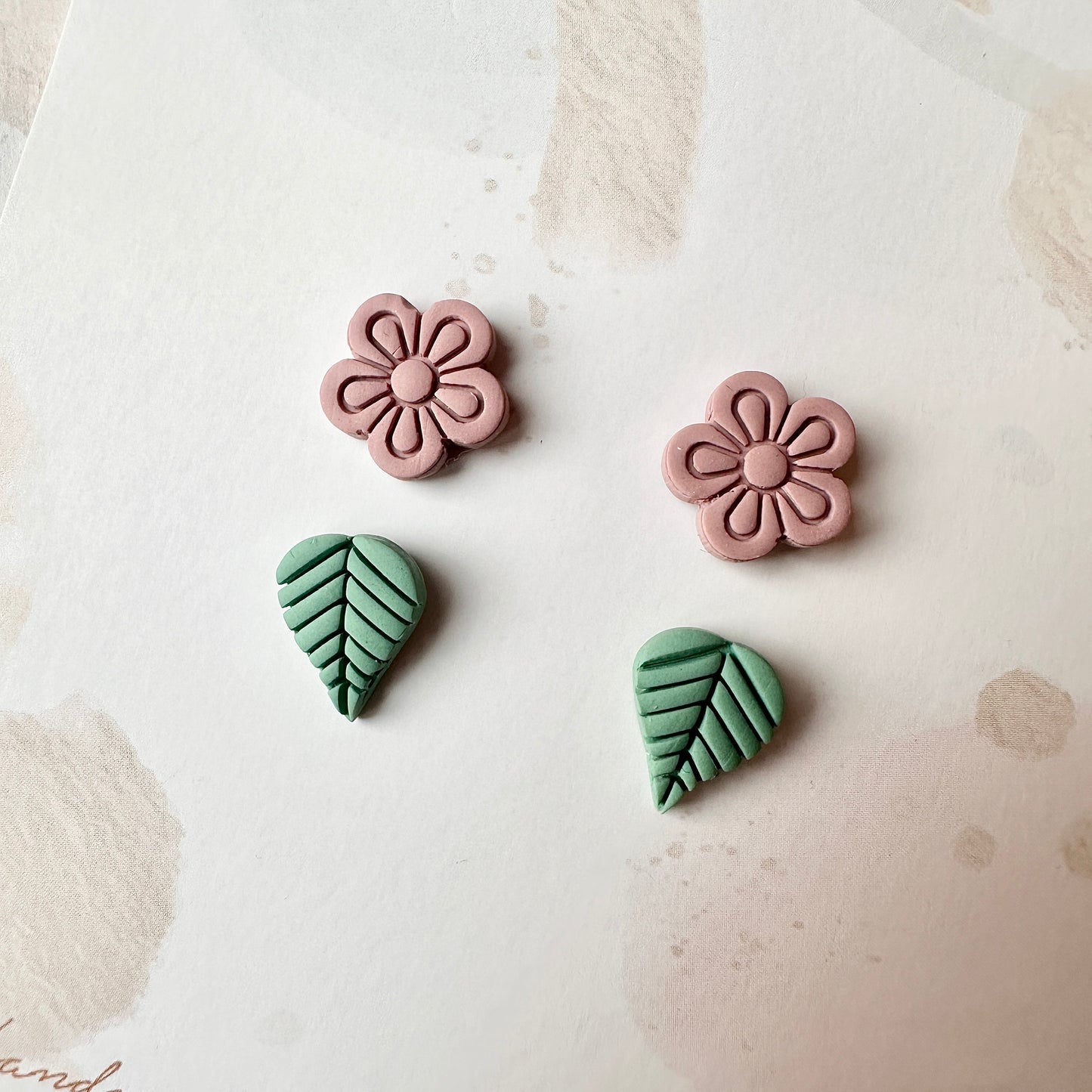 Clay Stud Earrings 2-Pack Leaf & Flower