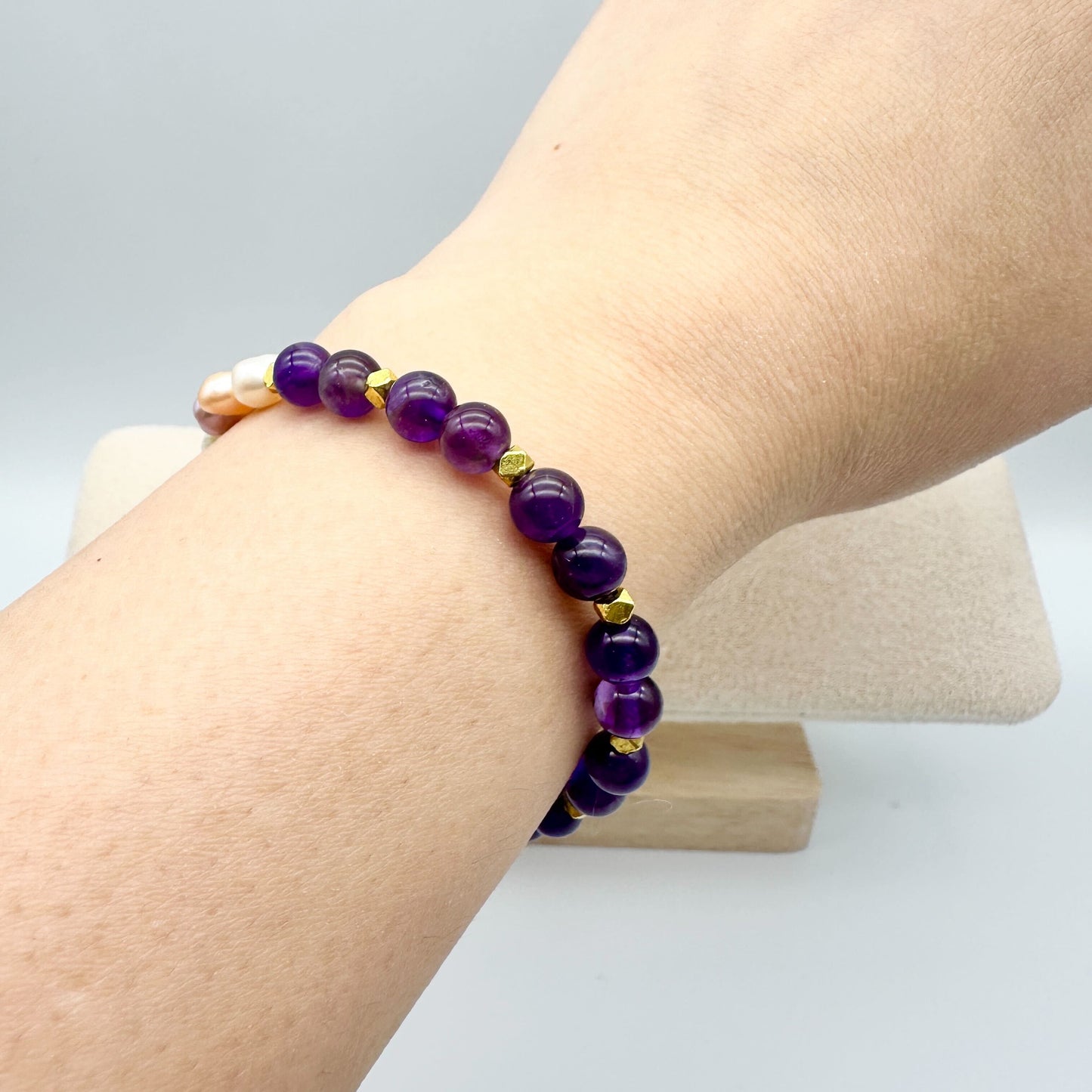AMETHYST & PHILIPPINE PEARLS | HANDMADE GEMSTONE BRACELET